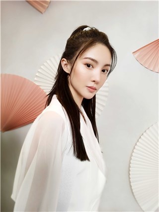 飒！金晨国风造型曝光 诠释2020新风尚