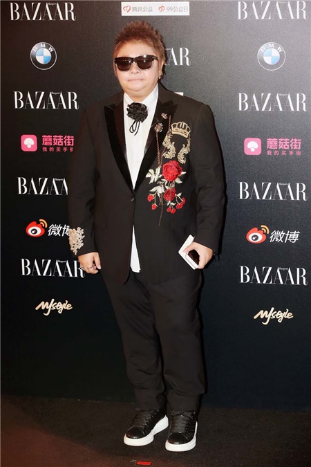 韩红天籁之音唱响BAZAAR明星慈善夜