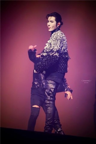 图片来源:FANBAOBAO_吴亦凡宝宝站