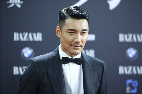 2017芭莎明星慈善夜在京盛大举行 数百位明星共用盛宴