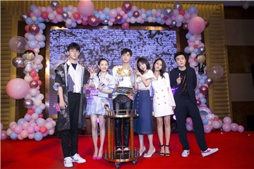 《我只喜欢你》见面会高甜来袭 吴倩张雨剑现场撒真糖