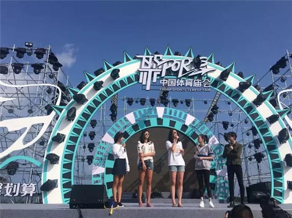 张继科惠若琪现身中国体育庙会 领衔众星与20万观众一起过潮年