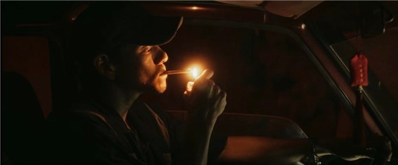《热带往事》彭于晏瘦到脊椎骨凸起 粉丝心疼：太敬业了