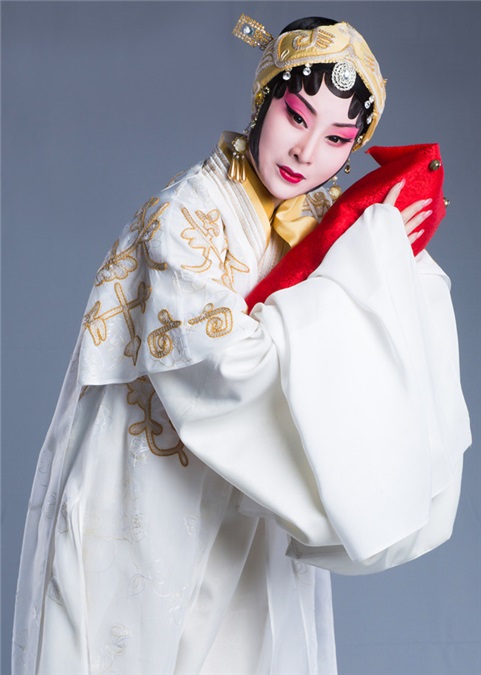 《赵氏孤儿》隆重上演 昆曲结合悲剧引热议