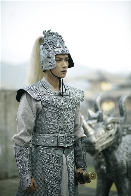 张逸杰白鹿《大王不容易》陷连环梦中梦 赵弈钦少年变将士征战沙场
