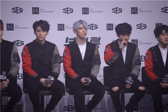 SF9举办回归ShowCase