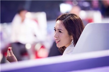 章子怡产后仪态优雅
