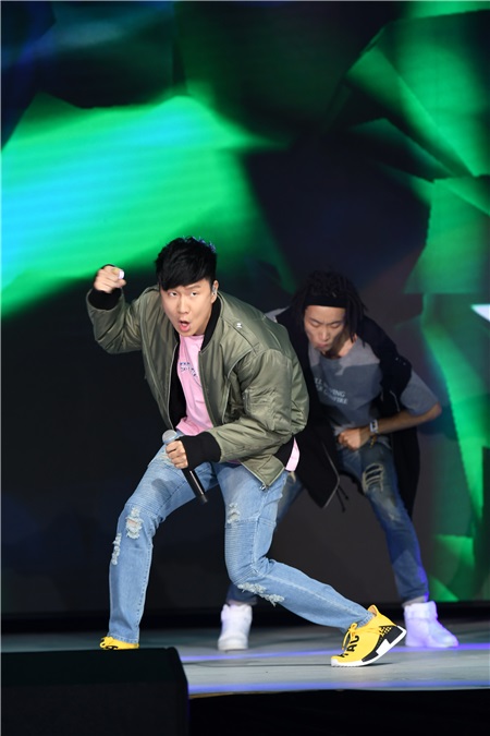 林俊杰想坐时光机穿越 娱乐圈赛车手又添新人