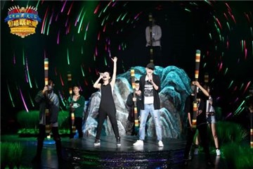 彭佳慧遇台风艰难赶到录制现场,立即投入彩排