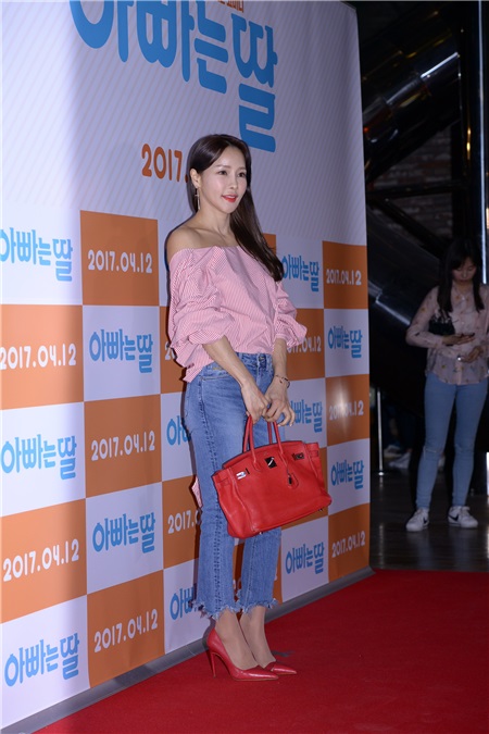 郑素敏、朴宝剑、度希等出席电影《爸爸是女儿》VIP试映会