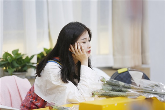 虞书欣浪漫告白赵志伟:你愿意接受我吗?