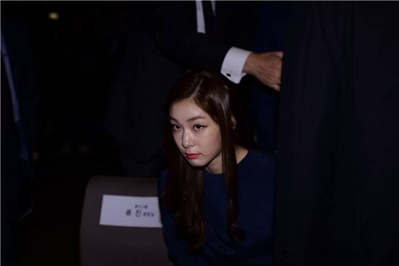 金妍儿助阵冬奥会活动 再现优雅女王POSE