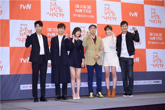 Red Velvet JOY、李玹雨、李瑞元出席tvN新月火剧《她爱上了我的谎》制作报告会