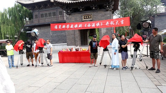 《万万》原班变装《西涯侠》 科学武侠爆笑开机