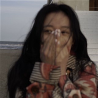 李梦生日晒游客照 被调侃用头发“测风力”
