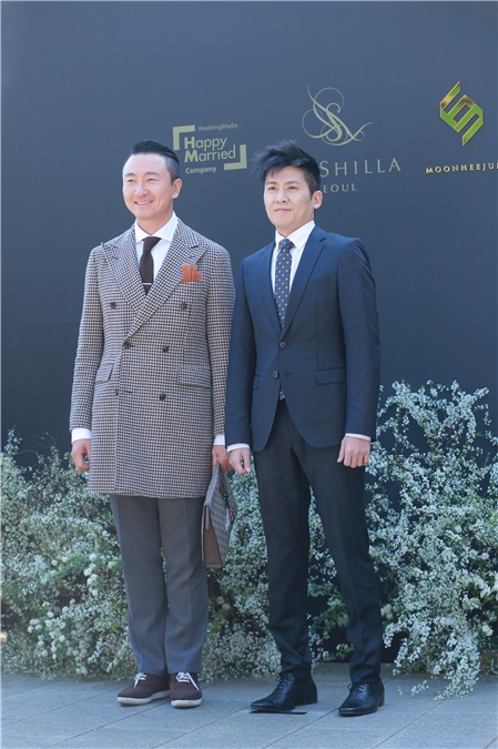 文熙俊、昭燏举行婚礼亮相媒体见面会