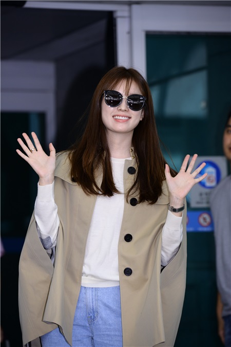 〈Yes 首尔现场〉韩孝周现身机场 时尚洒脱展现女神魅力