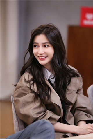 Angelababy《巧手神探》火眼金睛 变身蜡像潜入“巧手城”