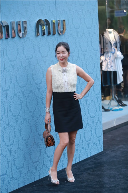 少女时代Tiffany、韩孝周、李洙赫等出席某品牌店开业纪念活动