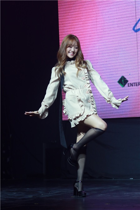 宋枝恩迷你专辑《Bobby Doll》showcase 现场为大家带来劲歌热舞