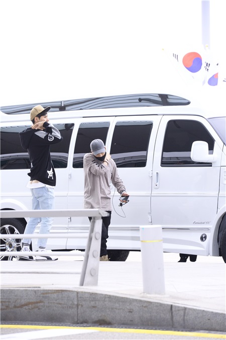 SHINeeKey-钟铉出国 展现引人瞩目机场时尚