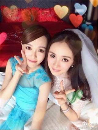 ▲右至左唐嫣、杨幂。(图/翻摄自唐嫣微博)