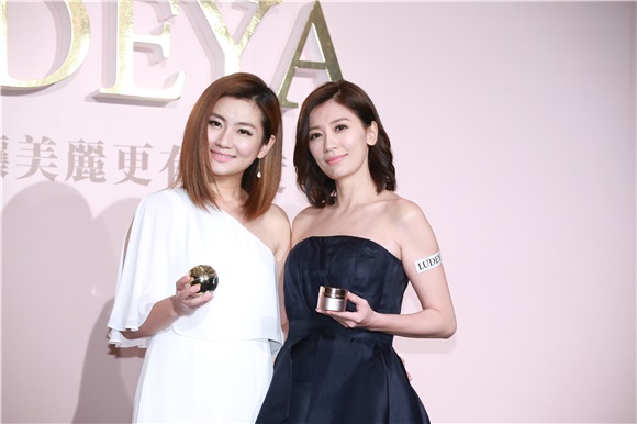 贾静雯与SELINA出席代言保养品活动