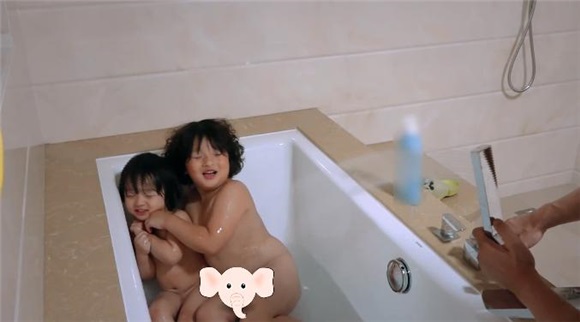 邹市明内疚与家人聚少离多 轩皓搞笑裸浴萌翻爸爸