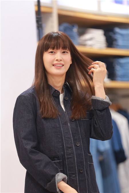 李奈映出席某品牌活动