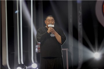 胖版彭于晏出场
