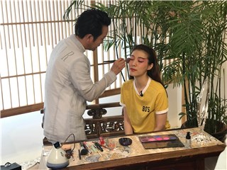 《但愿人长久》今晚暖心献映：  李玉刚返乡“寻根” 自认“对不住”父母