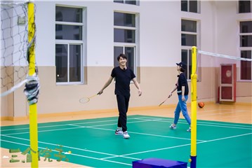 林更新得分后露出痴笑