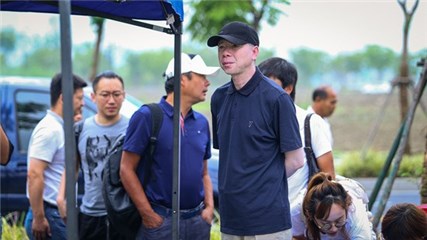 冯小刚在片场