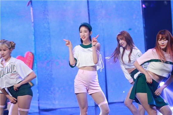 有线台MBC MUSIC《Show Champion》开唱 宋枝恩、宇宙少女等登台亮相