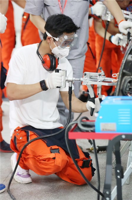 魏晨洗车下厨样样拿手 《上学》巨献宇宙番茄蛋