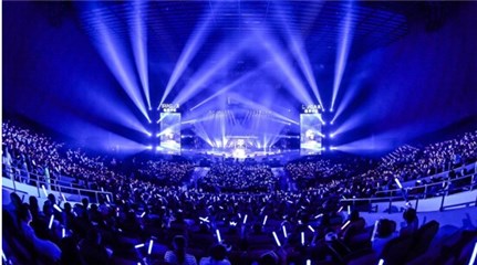 黄子韬演唱会成都开唱 糖果手机联名款10分钟预约破万