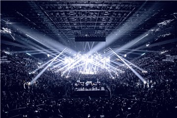 五月天飞到你身边 《好好好想见到你演唱会》  万名歌迷熟悉大合唱感动五月天