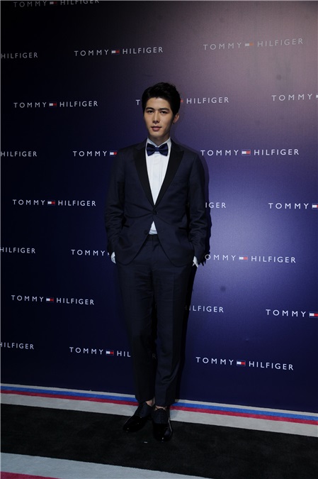 〈Yes 上海现场〉刘亦菲陈学冬出席Tommy Hilfiger活动 吉吉-哈迪德可爱尤物向镜头抛媚眼