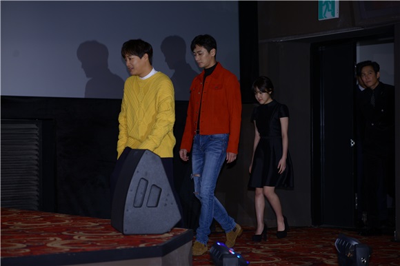 河正宇、车太贤等出席《与神同行》治作发布会