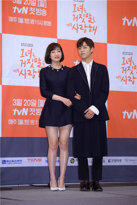 Red Velvet JOY、李玹雨、李瑞元出席tvN新月火剧《她爱上了我的谎》制作报告会