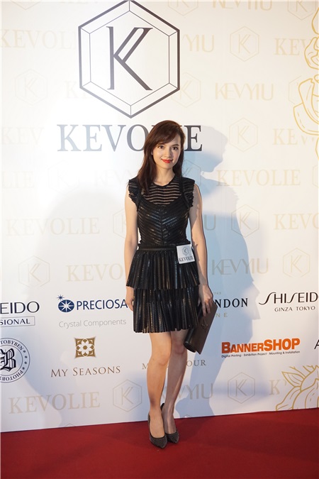 胡杏儿自家婚纱品牌举行秋冬系列发布会