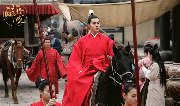 《醉玲珑》陈伟霆再大婚吉服亮眼 骑高头骏马意气风发