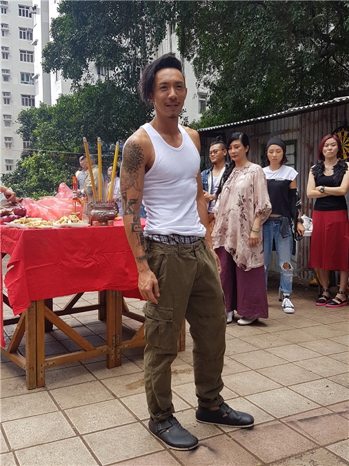 万梓良、吴家丽、张继聪、白只等电影《》今晚打丧尸》举行开镜拜神仪式