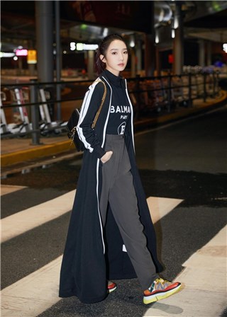 火箭少女101孟美岐 混搭运动风“出征”巴黎时装周