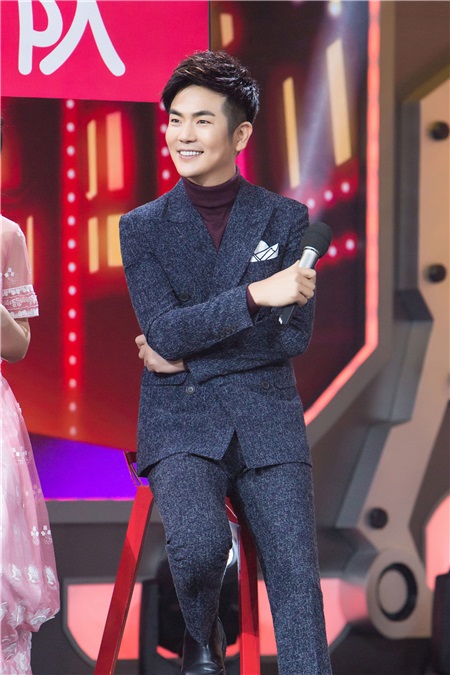 张晓龙《天天向上》儒雅绅士 网友：出场自带古风BGM