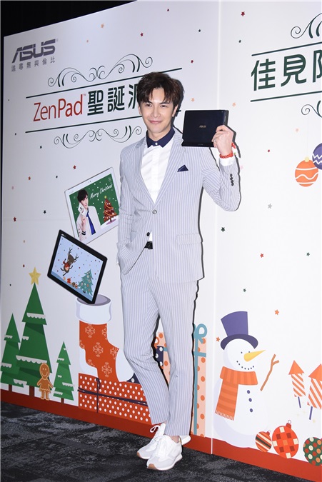 谢佳见出席平板体验活动与粉丝同乐