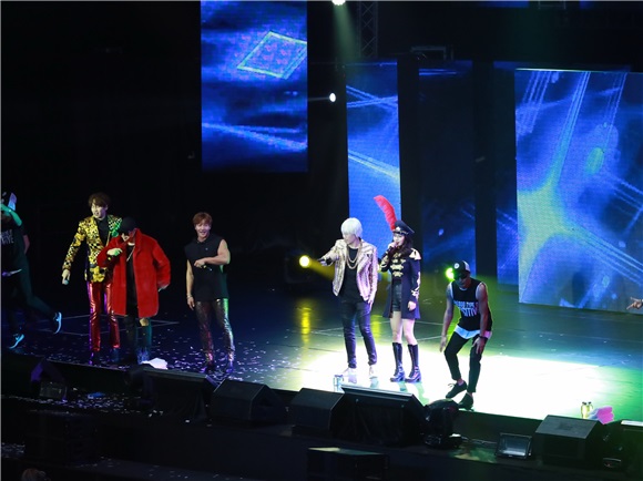 《Running Man》成员宋智孝、李光洙、金钟国、刘在锡、HaHa、池锡辰澳门举行「RUNNING MAN 2017 LIVE TOUR」亚洲巡回粉丝见面会