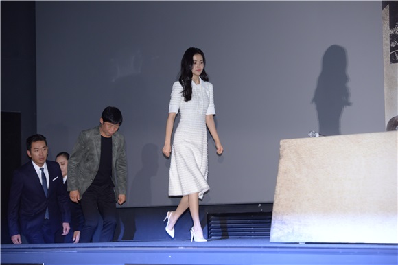 韩国电影《1987》举行媒体试映会 金允石、河正宇、金泰梨等到场出席