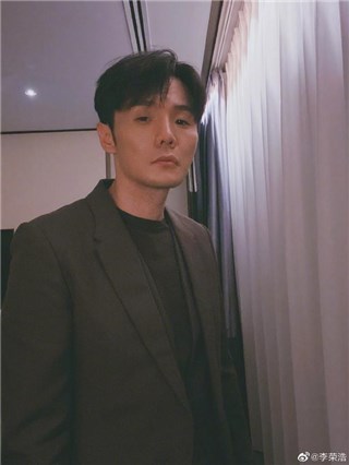 李荣浩沉迷《乡村爱情》入戏太深  发文呼唤赵四惹网友怼