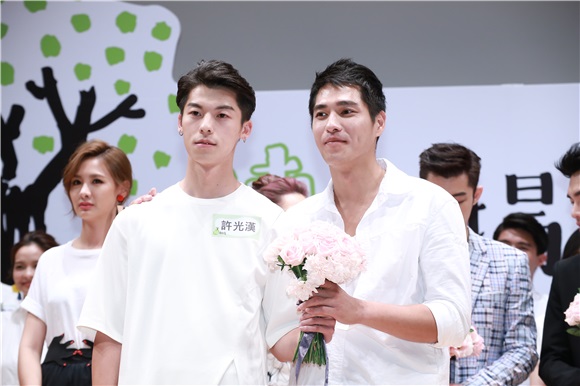 杨丞琳、蓝正龙、安心亚、施易男、张书豪出席植剧场联合发布记者会